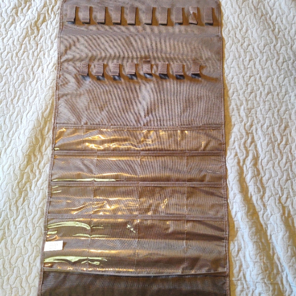 Hanging double-sided jewelry holder
